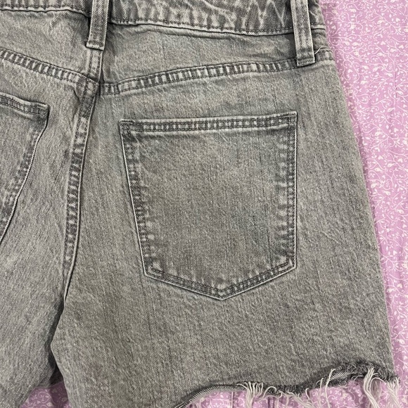 Gray High-Waisted Universal Thread Jean Shorts with Frayed Hem - Picture 7 of 10